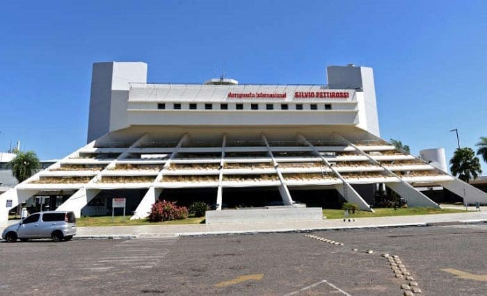Aeroporto Internacional Silvio Pettirossi em Assunção, no Paraguai. O avião da LATAM fez o pouso forçado nesse aeroporto.