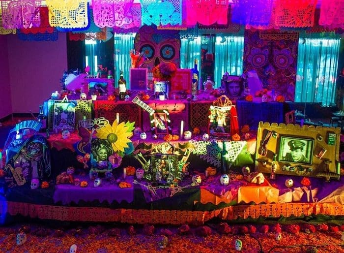 Hard Rock Hotel Cancun. Día de Los Muertos: Hard Rock Hotels do México fornecem aéreo gratuito e desconto de 50% nas diárias.