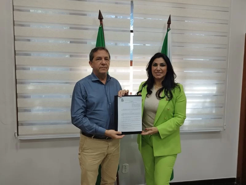 O prefeito de Foz do Iguaçu e a vereadora