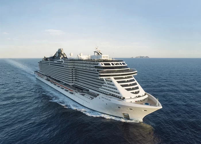 MSC Seascape navegando. O navio foi lançado ontem, 7, em Nova York.