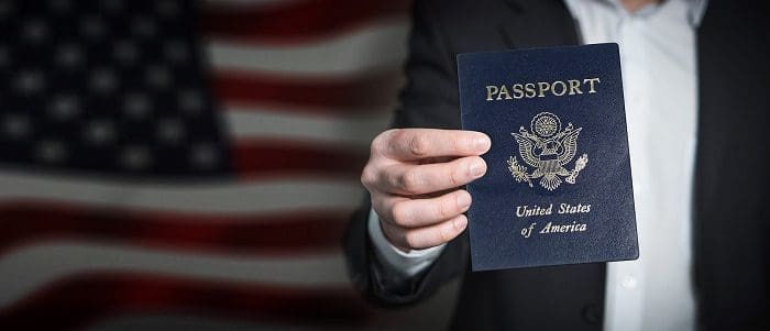 passport-2530814-1920 Dispensa de entrevistas para vistos: EUA amplia até o fim do ano