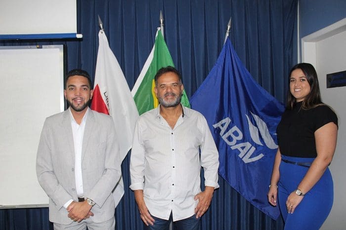 Aero Service fortalece expansão em MG: diretores da empresa se encontram com presidente da ABAV-MG