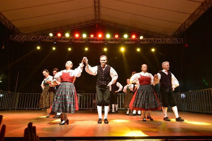 A 34ª Bauernfest terá apresentações de grupos folclóricos de dança