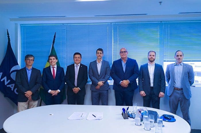 ANAC assina acordo para implementação de pistas com energia sustentável em aeroportos do Norte1 ANAC assina acordo para implementar pistas com energia sustentável no Amazonas