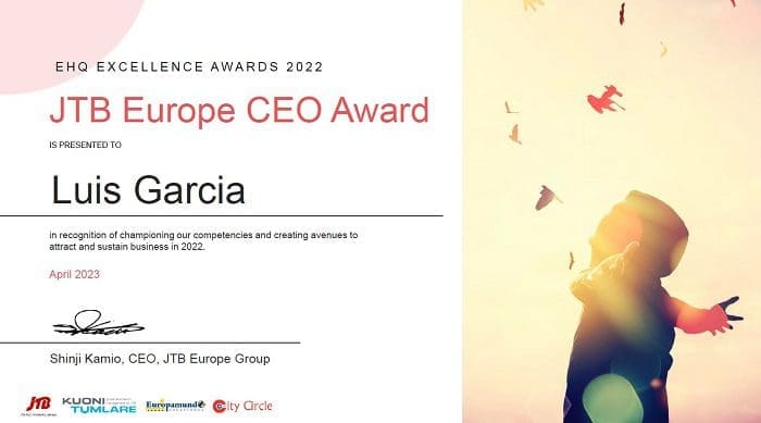 Certificado de melhor CEO entregue á Luis Garcia, presidente da Europamundo Vacations