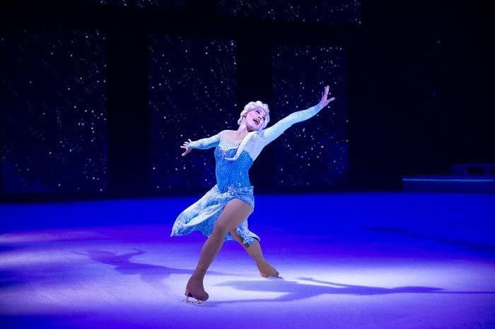 Elsa, de Frozen, também faz parte do espetáculo