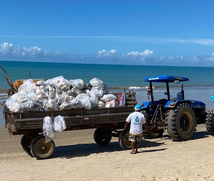 Mutirão de limpeza da Vila Galé: Lixo recolhido da praia de Carro Quebrado