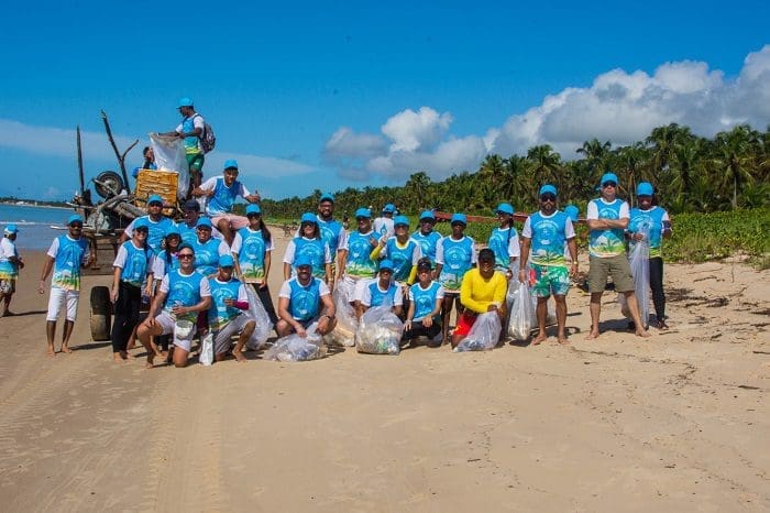 Participantes do mutirão de limpeza da Vila Galé
