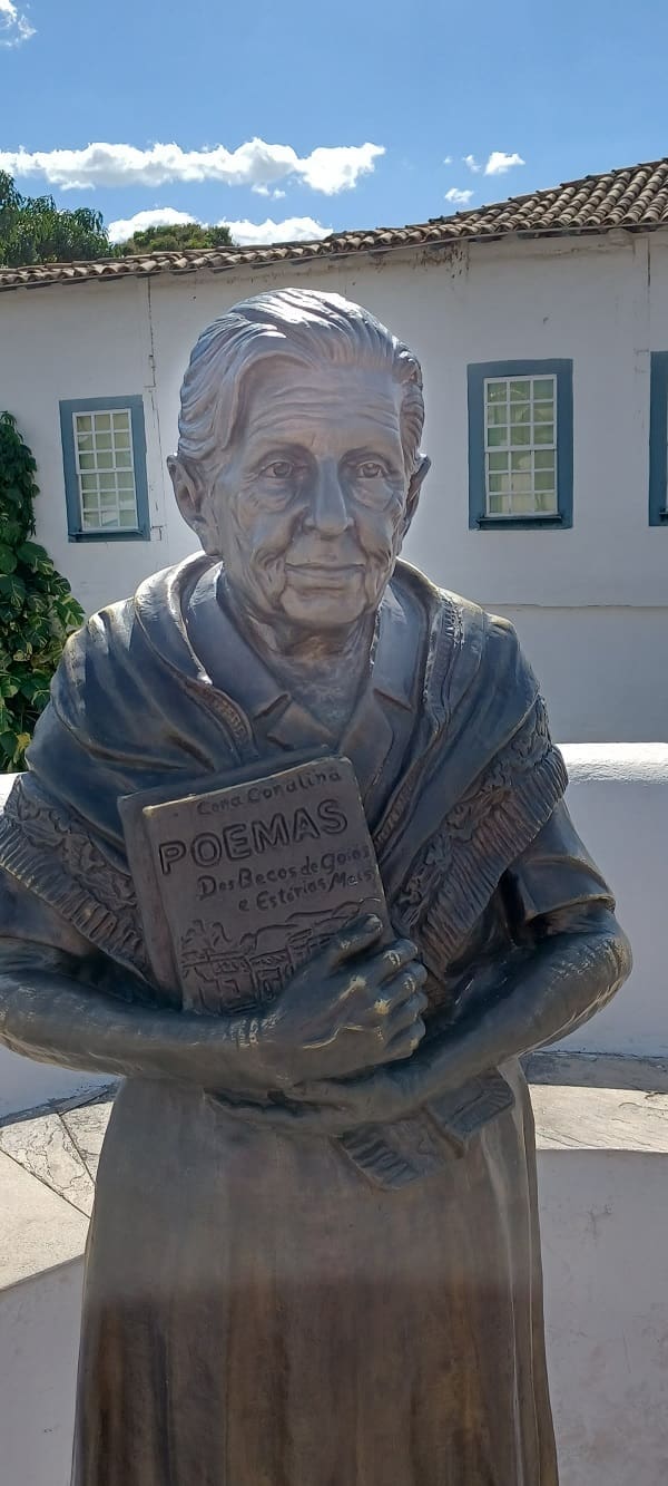 Cora e o poema Cora Coralina