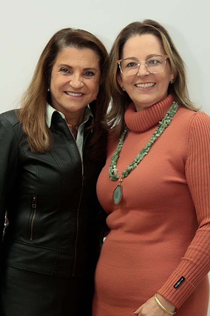 Marta Rossi e Rejane Assunção, presidente da Associação de Desenvolvimento Turístico de Ametista