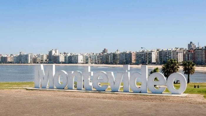 Letreiro de Montevidéu, no Uruguai