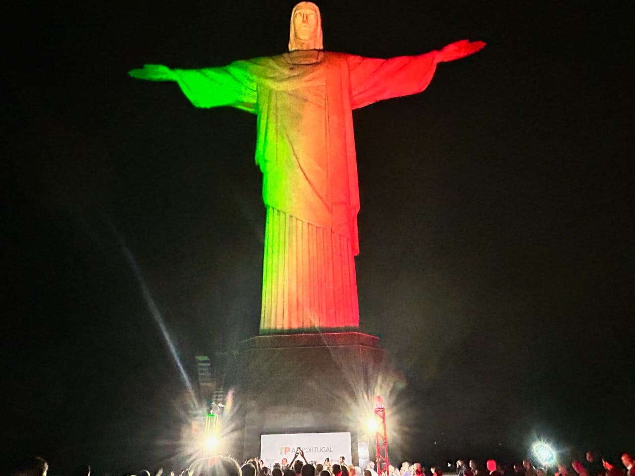 A TAP Air Portugal iluminou o Cristo Redentor, no Rio de Janeiro A TAP Air Portugal iluminou o Cristo Redentor, no Rio de Janeiro