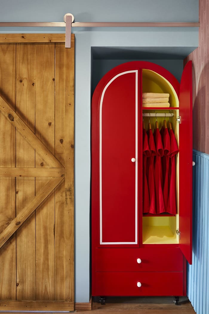 Casa da Mônica: vestidos vermelhos da Mônica no armário