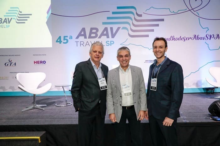 Abav-SP | Aviesp abre inscrições para TOP-SP: Melhores Parceiros: Edmar Bull, vice-presidente de Relações Institucionais; Fernando Santos, presidente; e Bruno Waltrick, vice-presidente Financeiro
