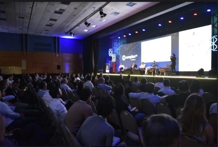 Complan: foto de edição anterior do Seminário