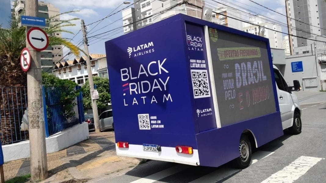 Carro de som da Latam