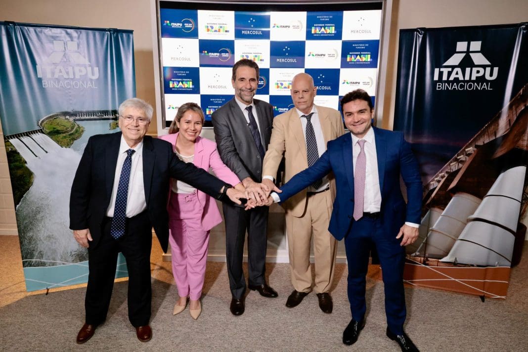 Ministro do Turismo Celso Sabino no Seminário de Turismo de Fronteira Foto Kiko Sierich PTI