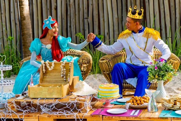 O The Westin Porto de Galinhas terá férias encantadas, com a presença especial de príncipes e princesas para as crianças: imagem de uma princesa e de um príncipe, em um 