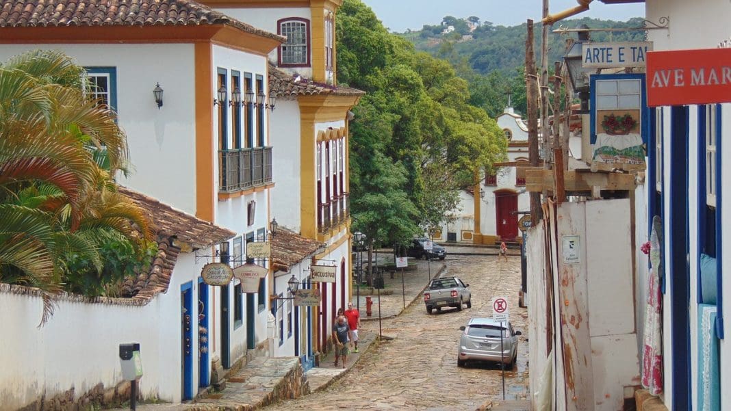 Brasil supera balanço da OMT e bate quase 6 milhões de turistas em 2023 Tiradentes MG