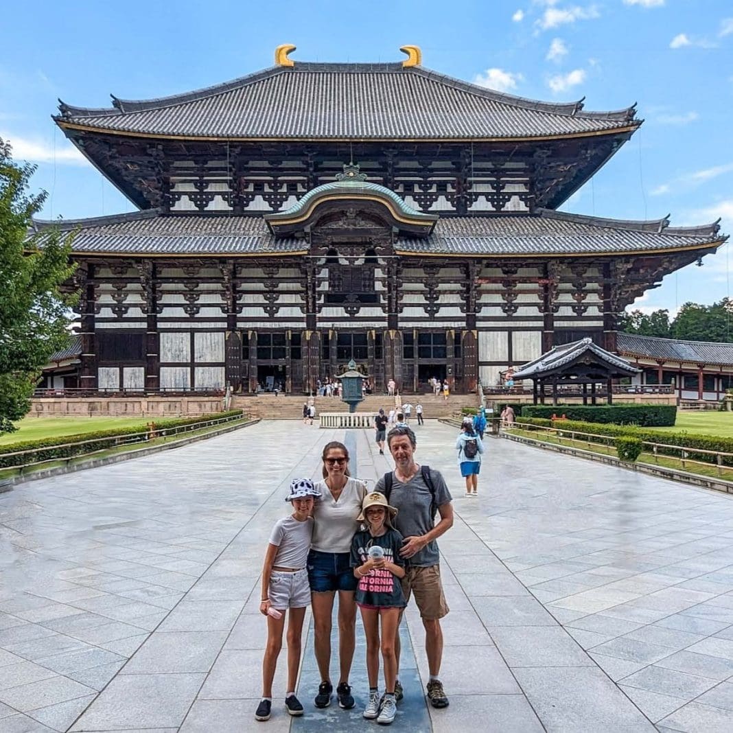 Dânae Dal Bianco e Renato Weiner com os dois filhos: razões para visitar o Japão (Foto: Divulgação)