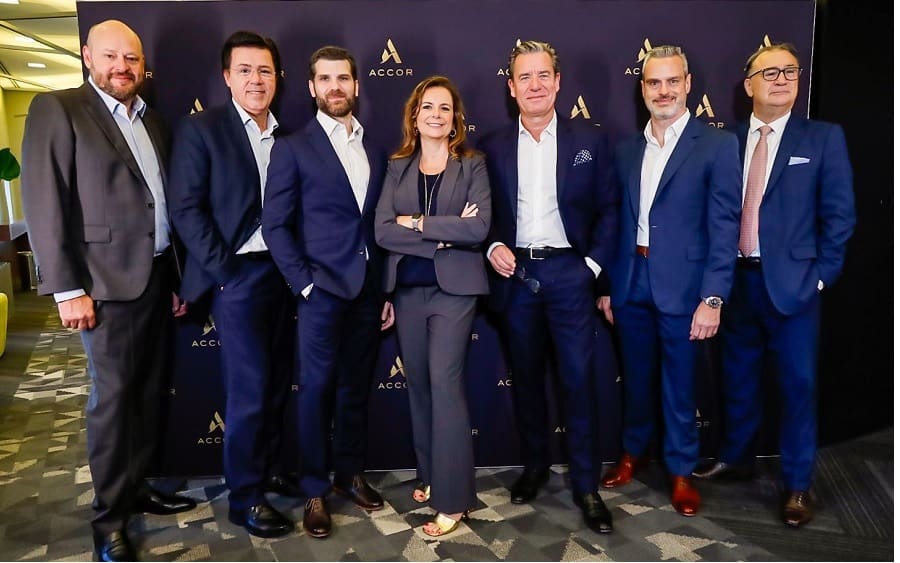 Time de líderes da Accor: Abel Castro (Diretor de Desenvolvimento Accor Américas na Divisão PM&E); Fernando Viriato, (SVP Talent Cultura), André Sena (Chief Commercial, Marketing and Digital Office), Antonietta Varlese (Vice-Presidente Sênior de Comunicação, Relações Institucionais e Responsabilidade Social), Thomas Duabaere (CEO Accor Américas PM&E Division ), Diego Suarez (SFO PM&E Division) e Olivier Hick (Chief Operating Officer do portfólio Premium, Midscale e Economy )