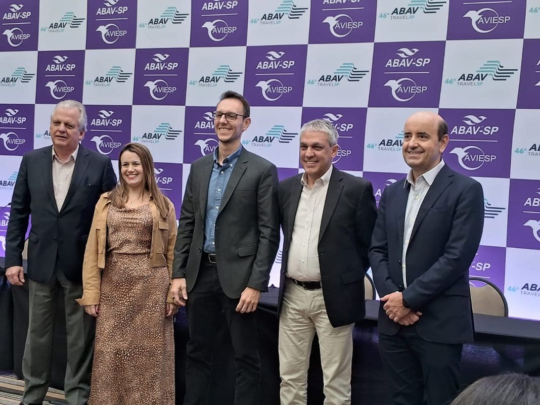 Edmar Bull, Juliana Assumpção, Bruno Waltrick, Fernando Santos, que integram diretoria da Abav SP/Aviesp e Antônio Dias (Grupo Royal Palm) Edmar Bull, Juliana Assumpção, Bruno Waltrick, Fernando Santos, que integram diretoria da Abav SP/Aviesp e Antônio Dias (Grupo Royal Palm)