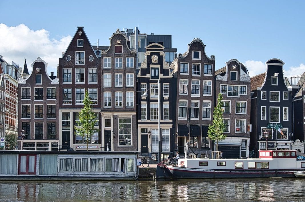 Amsterdã proíbe construção de novos hotéis; entenda