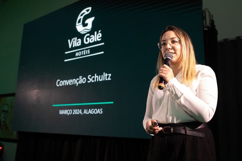 Carla Trombini, gerente de Contas Sênior da rede Vila Galé anuncia campanha para agentes de viagem. Foto: Cadu Nickel.