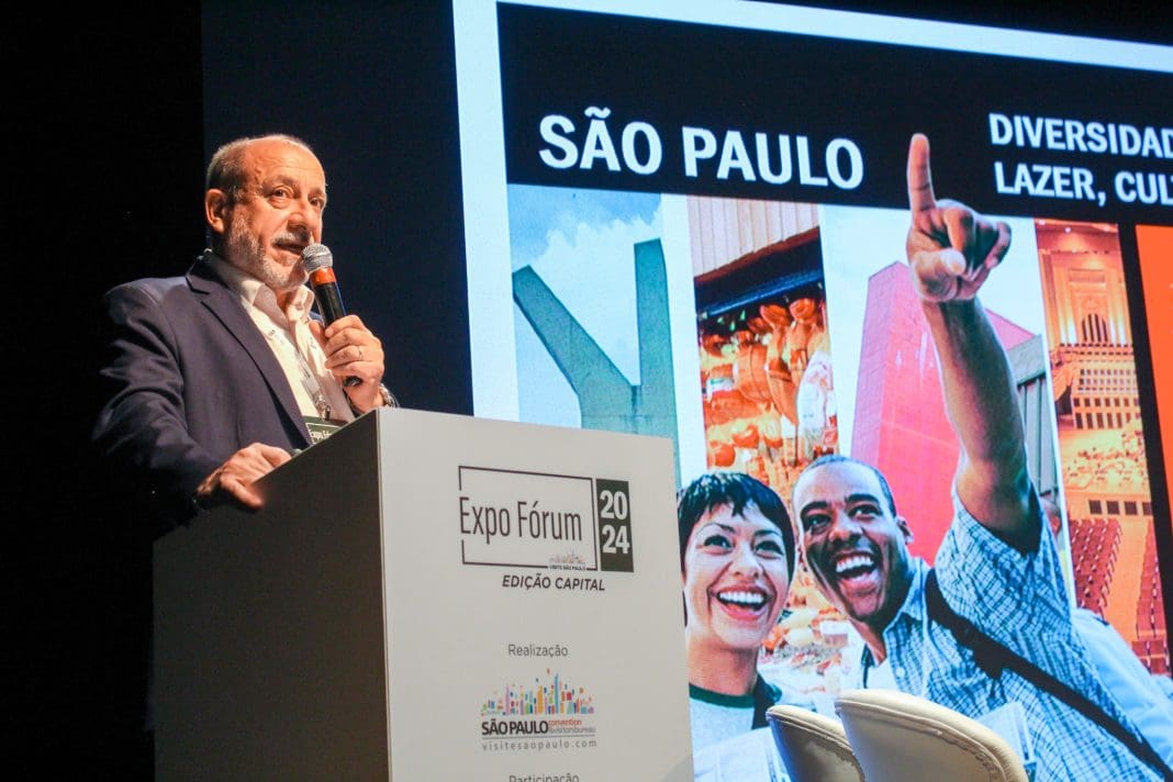 Toni Sando, presidente executivo do Visite São Paulo, durante discurso na abertura do 1º Expo Fórum visite São Paulo (Foto: Felipe Maresca / DT)