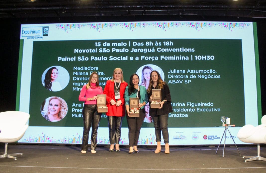 Da esquerda para a direita, Juliana Assumpção diretora de negócios da ABAV SP, Ana Karin Andrade Presidente Mulheres Solidárias, Milena Freire diretora comercial regional Brasil da rede Menor Hotes & Resorts e Marina Figueiredo presidente executiva Braztoa (Foto: Felipe Maresca / DT)