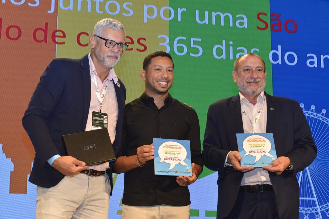 Ricardo Gomes, presidente da Câmara LGBT, Rodolfo Marinho, secretário de Turismo da Cidade de São Paulo e Toni Sando, presidente executivo do Visite São Paulo. Crédito Fotográfico: Gregory Grigoragi. Ricardo Gomes, presidente da Câmara LGBT, Rodolfo Marinho, secretário de Turismo da Cidade de São Paulo e Toni Sando, presidente executivo do Visite São Paulo. Crédito Fotográfico: Gregory Grigoragi.