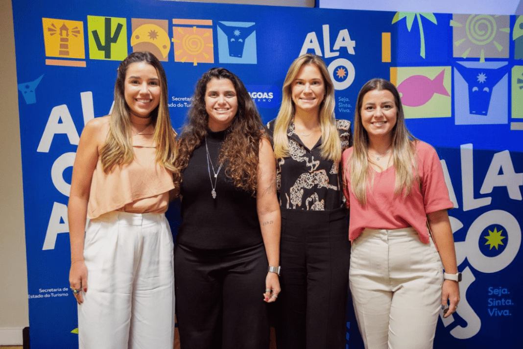 Bárbara Braga, Secretária de Turismo de Alagoas, Giulliana Mesquita, gerente de Produtos da Azul Viagens, Marília Herrmann, Secretária Executiva de Turismo de Alagoas e Natália Saderi, gerente de Produtos da Azul - Foto: Divulgação Azul Bárbara Braga, Secretária de Turismo de Alagoas, Giulliana Mesquita, gerente de Produtos da Azul Viagens, Marília Herrmann, Secretária Executiva de Turismo de Alagoas e Natália Saderi, gerente de Produtos da Azul - Foto: Divulgação Azul