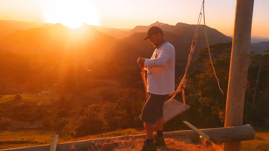 Itamar Tesch criou balanço instagramável e atrai visitantes com pôr-do-sol das Montanhas Capixabas - Foto: Bruno Almeida - DT