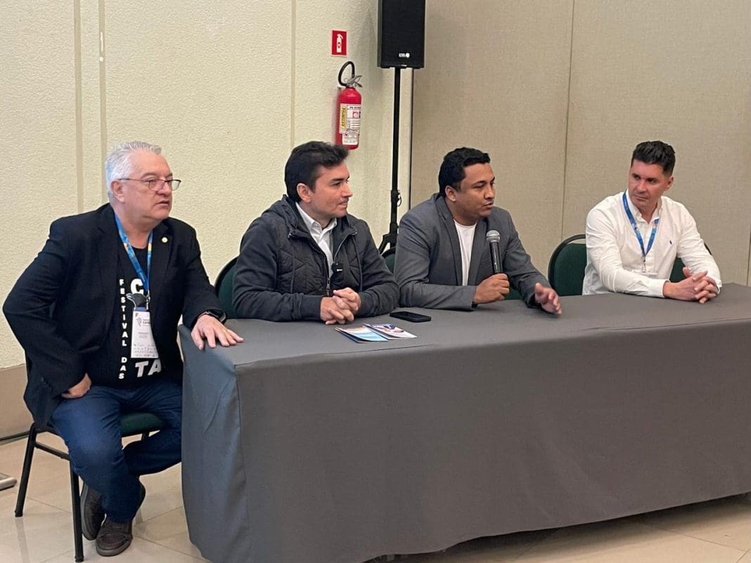 O diretor de Turismo do PTI, Yuri Benites, esclareceu pontos sobre obras estruturantes que estão sendo feitas em Foz do Iguaçu O diretor de Turismo do PTI, Yuri Benites, esclareceu pontos sobre obras estruturantes que estão sendo feitas em Foz do Iguaçu
