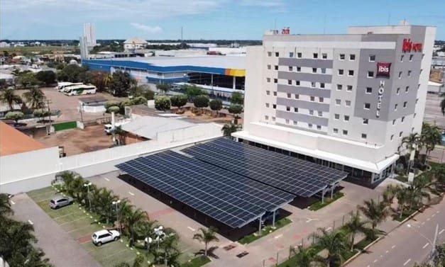 Painel fotovoltaico no Hotel ibis em Sinop no Mato Grosso - Foto: Divulgação Painel fotovoltaico no Hotel ibis em Sinop no Mato Grosso - Foto: Divulgação