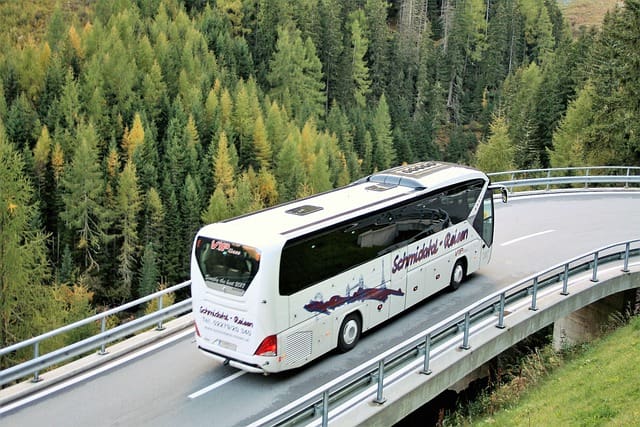 blaBlaCar e ônibus - Foto: Pixabay