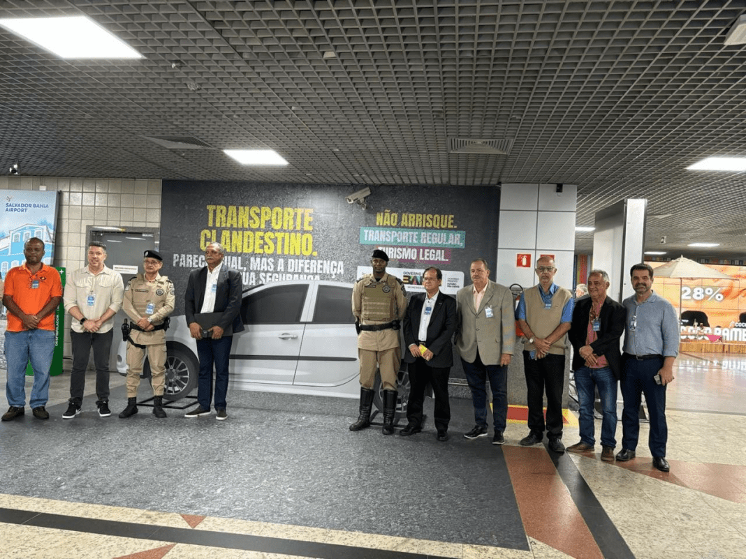 Campanha turística combate o transporte clandestino no aeroporto de Salvador (Foto: Tatiana Azeviche Ascom Setur-BA)