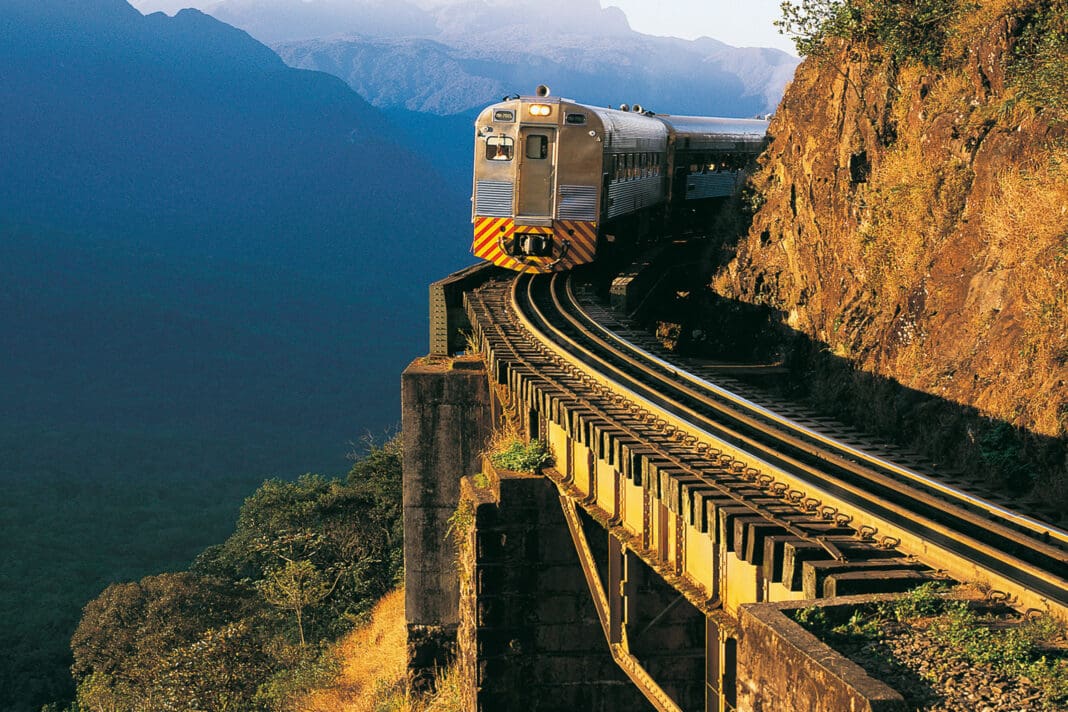 Curitiba-Morretes no Paraná (através da Serra Verde Express) - Foto: divulgação