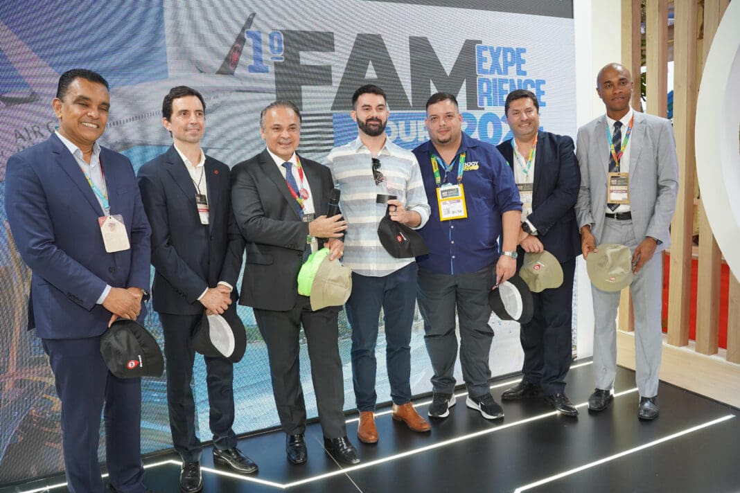 Secretário Roberto de Lucena participa da FIT, em Buenos Aires (Foto: Barney) Secretário Roberto de Lucena participa da FIT, em Buenos Aires (Foto: Barney) - Famtour