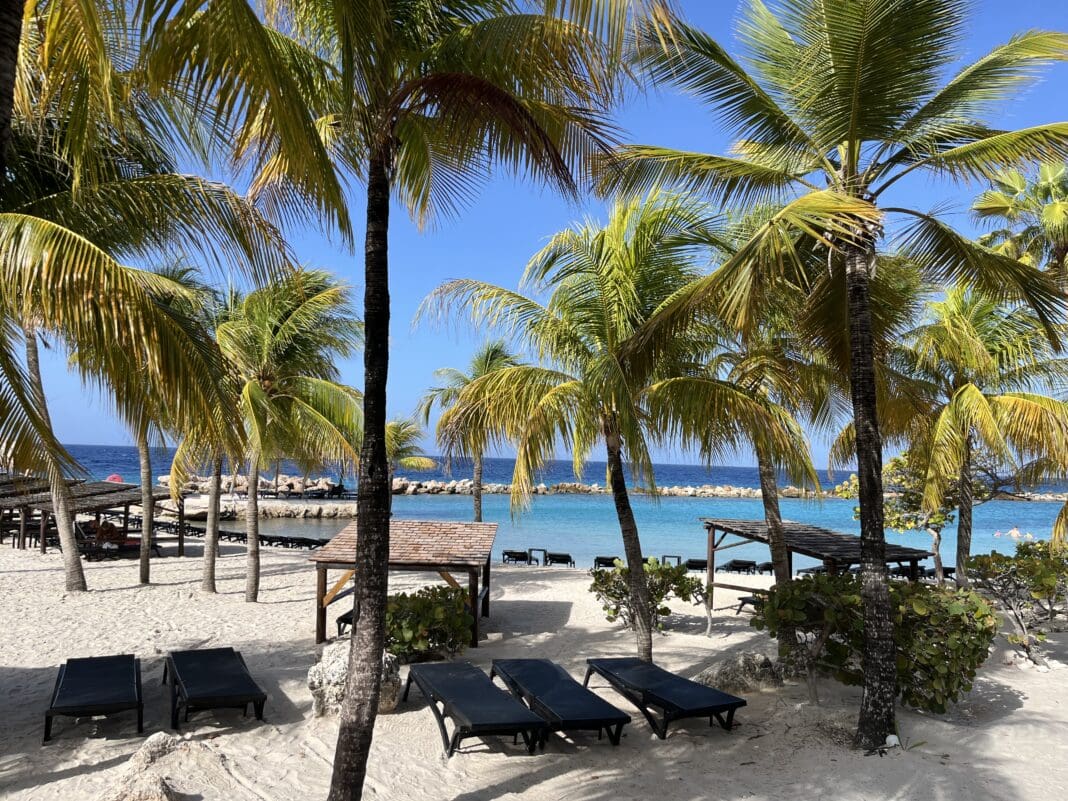 Curaçao - LionsDive - Mambo beach Curaçao - LionsDive - Mambo beach - Crédito: Alexandra Mato Ramos / DT