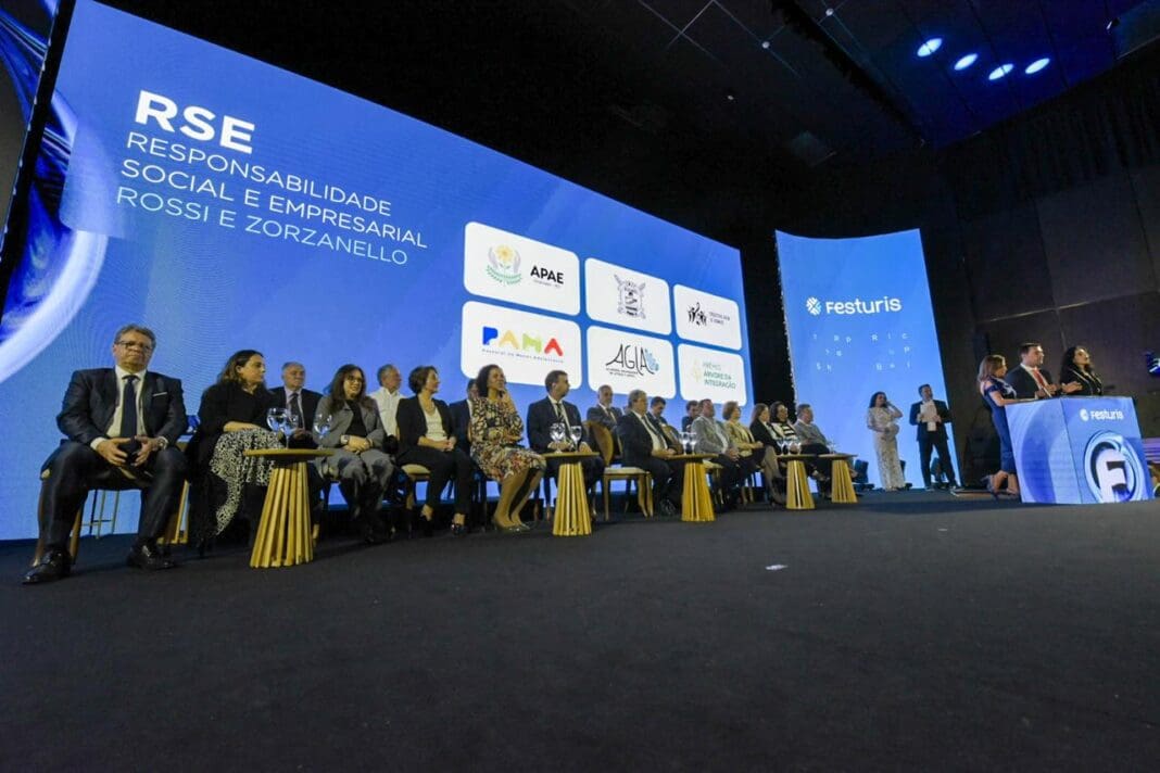 Autoridades do Turismo na cerimônia de abertura do Festuris 2024 - Foto: Rafael Cavalli Autoridades do Turismo na cerimônia de abertura do Festuris 2024 - Foto: Rafael Cavalli