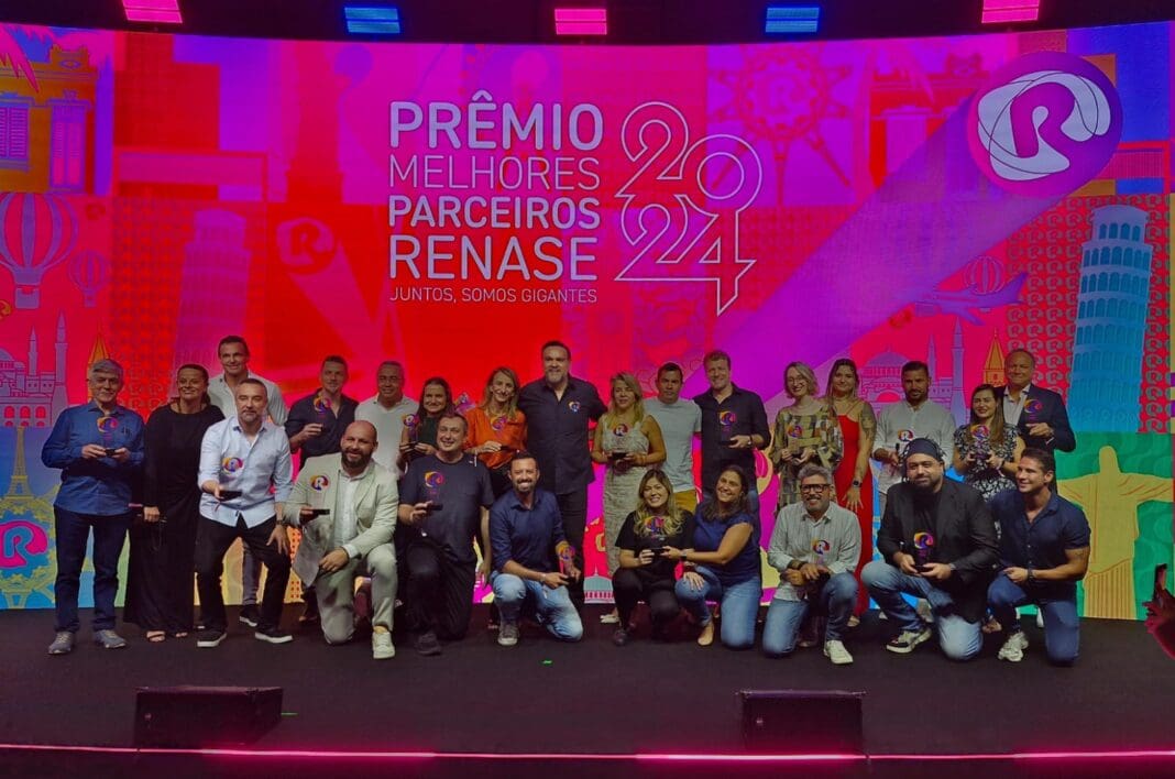 Vencedores do Prêmio Melhores Parceiros Renase 2024 se reúnem para foto oficial - Foto: Bruno Almeida / DT Vencedores do Prêmio Melhores Parceiros Renase 2024 se reúnem para foto oficial - Foto: Bruno Almeida / DT