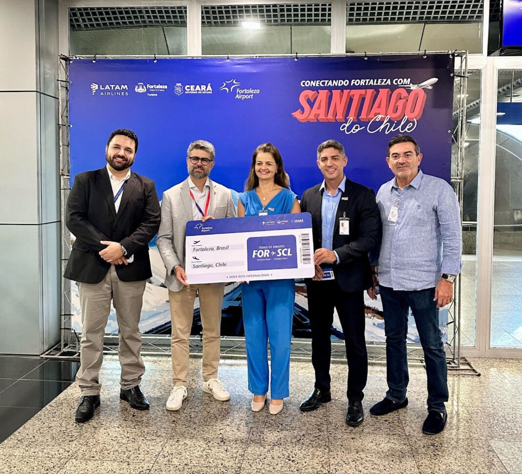 Pedro Navega (gerente de aviação comercial da Fraport Brasil), Eduardo Macedo (gerente de Assuntos Públicos da LATAM Brasil), Yrwana Albuquerque (secretária de Estado do Turismo do Ceará), Bruno Gaspar Marques, (secretário de planejamento e gestão interna da secretaria do Turismo do Ceará) e Alexandre Pereira (secretário do Turismo de Fortaleza) - Foto: divulgação