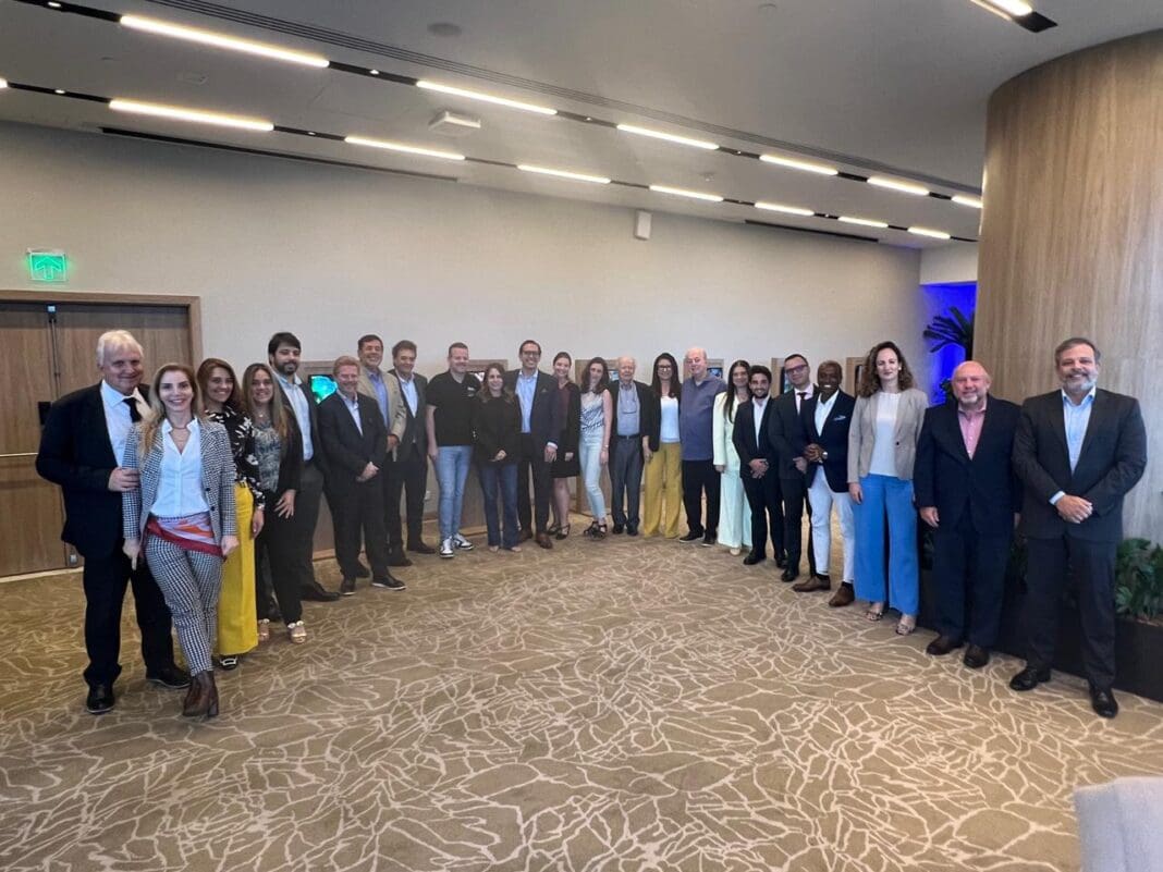 Nesta terça-feira (14/01), HotéisRIO promoveu o primeiro encontro do ano reunindo diretores e gerentes-gerais dos hotéis cinco estrelas da capital, no Fairmont Copacabana - Foto: divulgação Nesta terça-feira (14/01), HotéisRIO promoveu o primeiro encontro do ano reunindo diretores e gerentes-gerais dos hotéis cinco estrelas da capital, no Fairmont Copacabana - Foto: divulgação