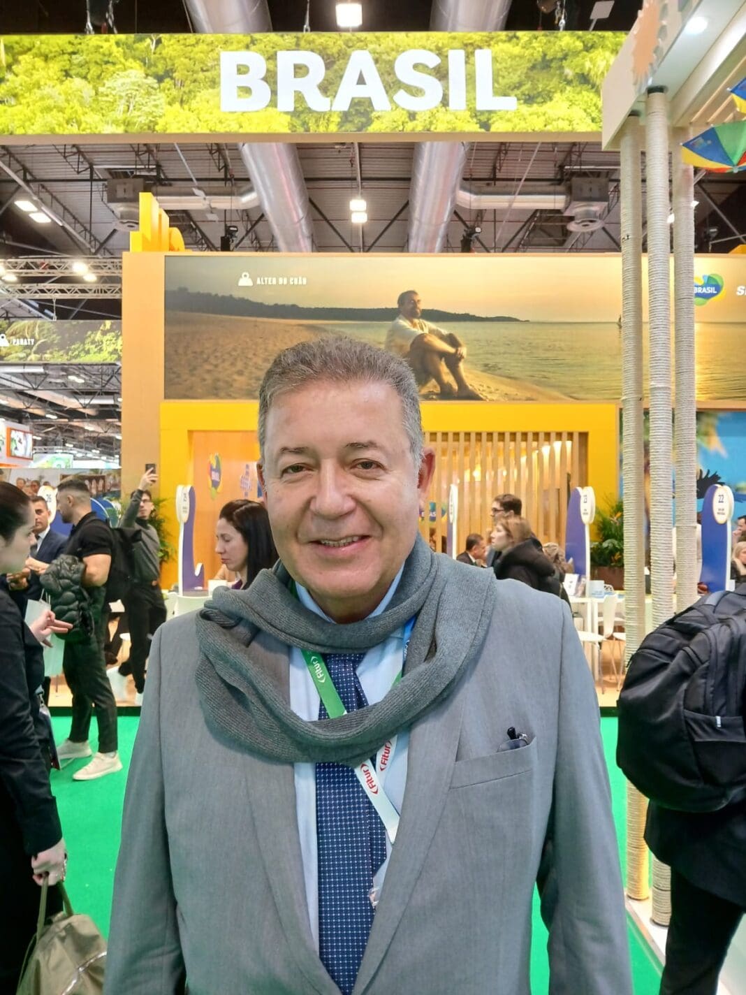 Alexandre Sampaio - presidente da Federação Brasileira de Hospedagem e Alimentação (FBHA), na FITUR 2025, em Madrid - Foto: Paulo Atzingen / DT Alexandre Sampaio - presidente da Federação Brasileira de Hospedagem e Alimentação (FBHA), na FITUR 2025, em Madrid - Foto: Paulo Atzingen / DT