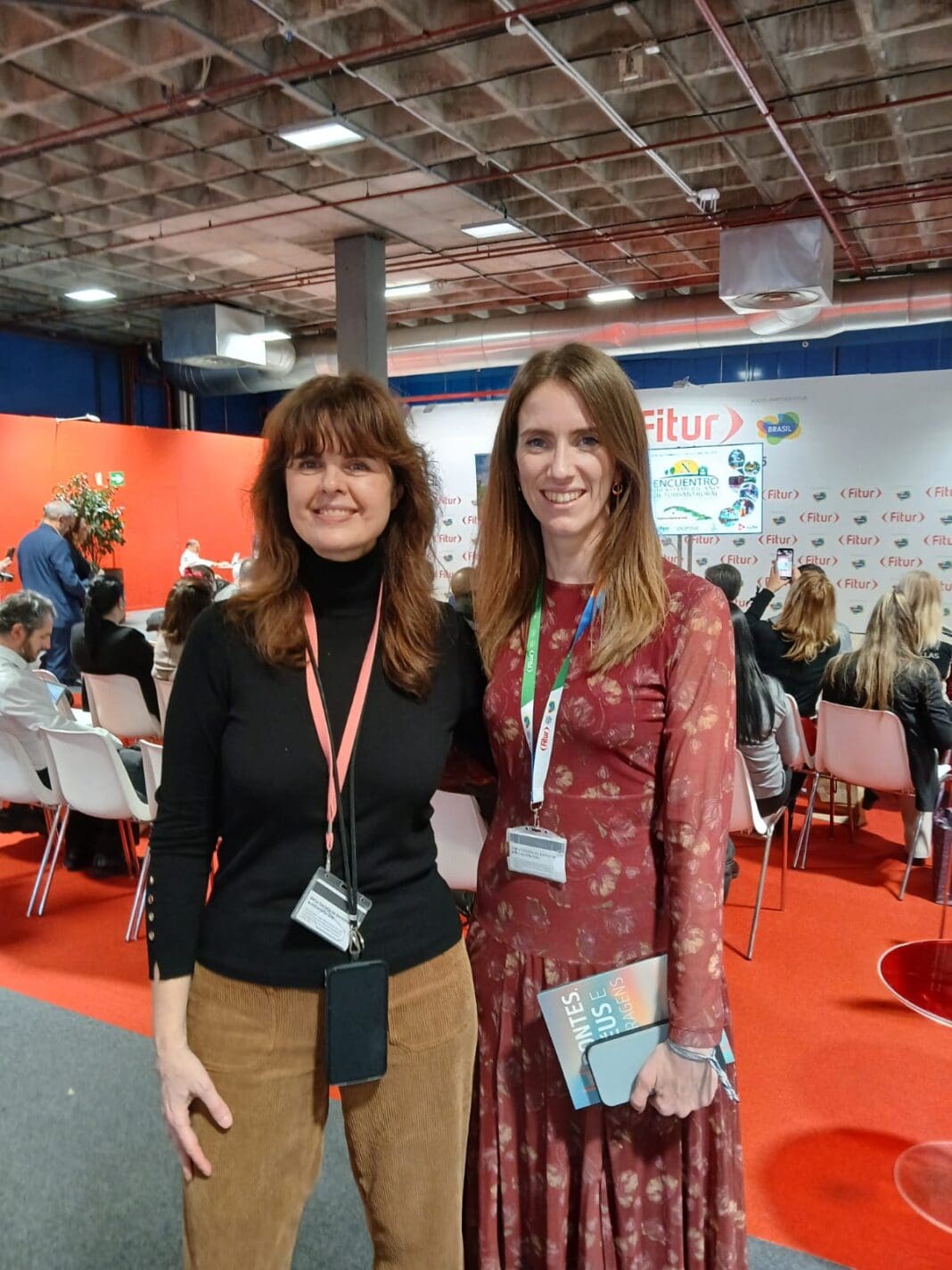 Elena Valera, coordenadora de Comunicação da Fitur e Angela Lozano, Gerente Latam Fitur - Foto: Paulo Atzingen / DT Elena Valera, coordenadora de Comunicação da Fitur e Angela Lozano, Gerente Latam Fitur - Foto: Paulo Atzingen / DT