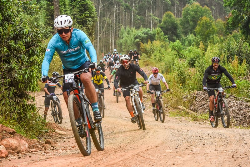 Prova de bike teve participação de cerca de 120 ciclistas e contou com os prêmios Rei e Rainha da Montanha (Fotos: Divulgação/MOVE) - Monte Verde