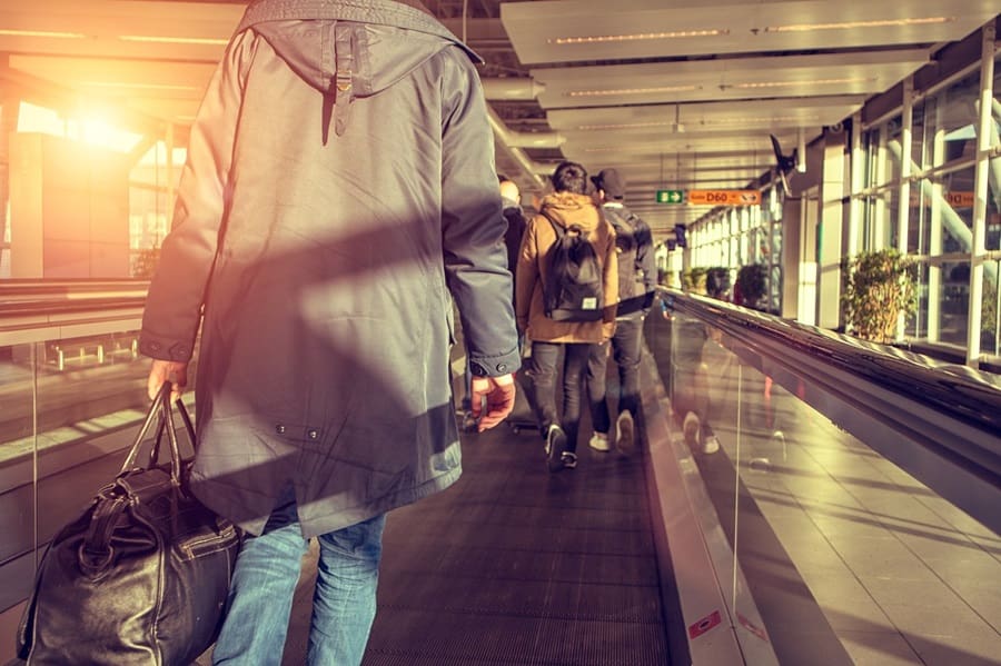 iMIGRANTES NO AEROPORTO Latam x União