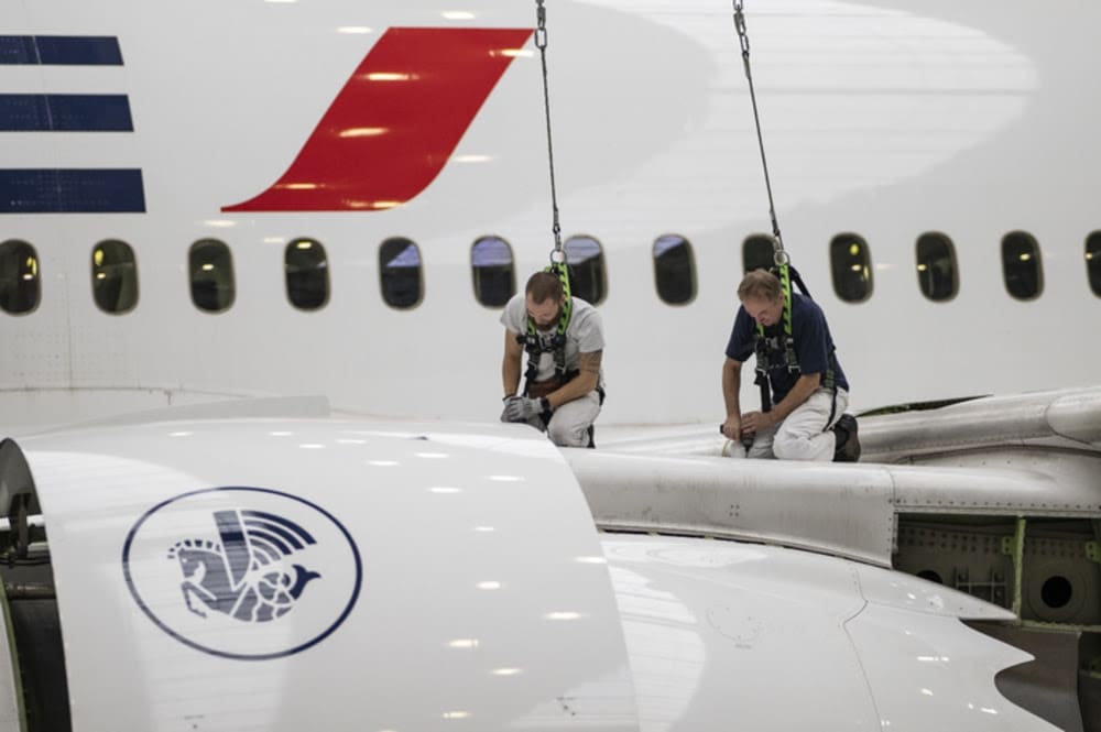 Equipes trabalham 24/7, seja no solo, na pista, em oficinas ou em hangares especializados - Foto: Divulgação Air France