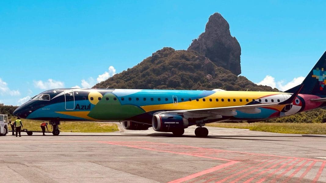 Primeiro Embraer E195 da Azul pousa em Fernando de Noronha depois da retomada de jatos na ilha - Foto: divulgação